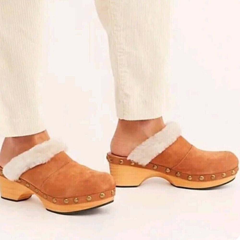NWOB/NWOT Free People Chalet Shearling Clogs Size 38 (7.5)